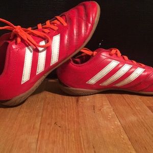 ADIDAS Indoor/Turf Cleats— Boys Sz 4.5